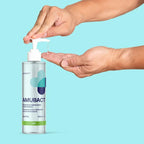 Amubact 250 ml: mani che utilizzano il dispenser di gel.